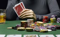 Caesars Palace menyelenggarakan Hoop and Hold'em Poker Series tahunan